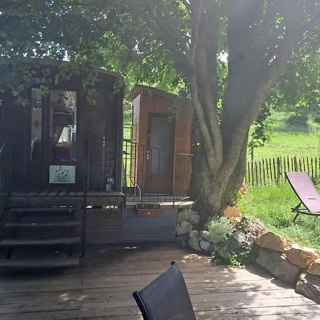 Luxury tent Roulotte Champetre A La Ferme *